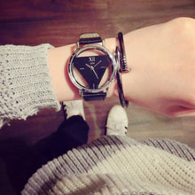 Montre triangle noire