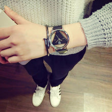 Montre triangle noire