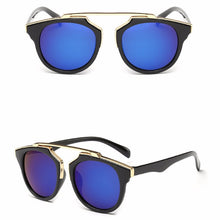 Lunettes de soleil élégantes bleues